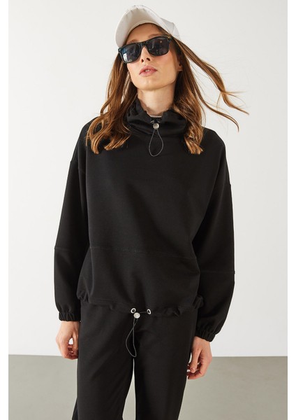 Norah Yakası Detaylı Regular Fit Sweatshirt - Siyah fiyatları