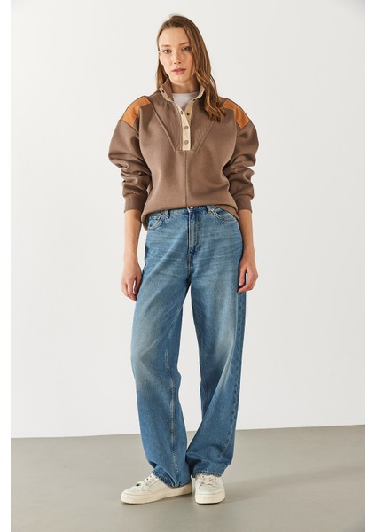 Yarım Patlı Kontrast Detaylı Sweatshirt - Vizon