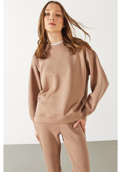 Kadın Bisiklet Yaka Yanı Yırtmaçlı Yumuşak Dokulu Sweatshirt (Cupro) - Vizon