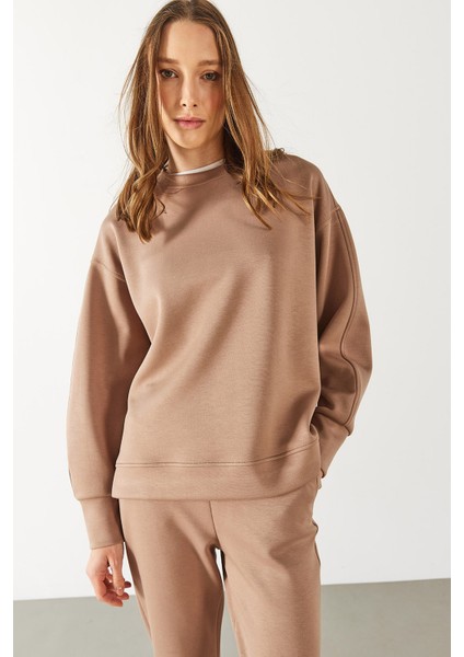 Kadın Bisiklet Yaka Yanı Yırtmaçlı Yumuşak Dokulu Sweatshirt (Cupro) - Vizon indirimleri