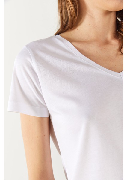 Boyfriend V Yaka Regular Fit Modal Tişört(Tencel)(Tm) - Beyaz modelleri