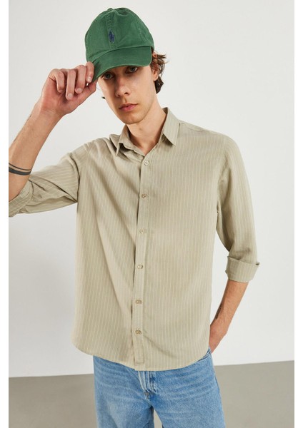 Erkek Regular Fit Bej Çizgili Gömlek fırsatları