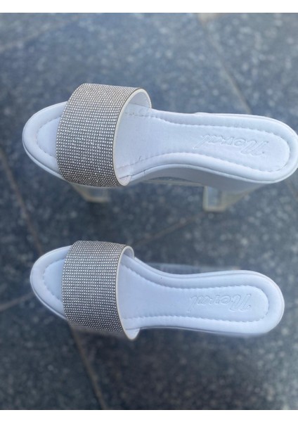 Beyaz Full Taş Aksesuarlı Dolgu Topuk Kadın Terlik modelleri