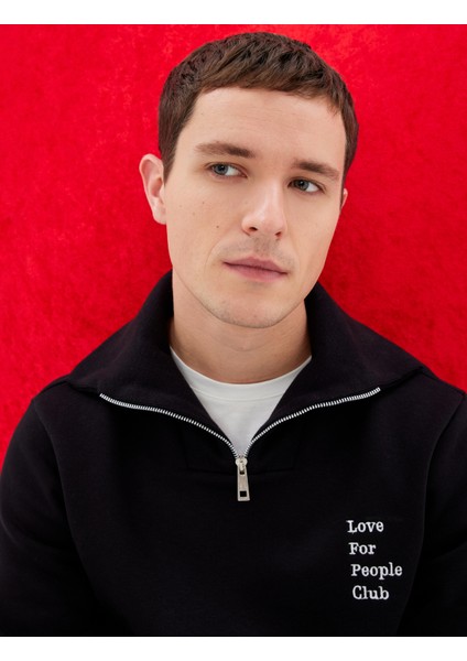 Uzun Kollu Işlemeli Interlok Kumaş Yarım Fermuarlı Sweatshirt