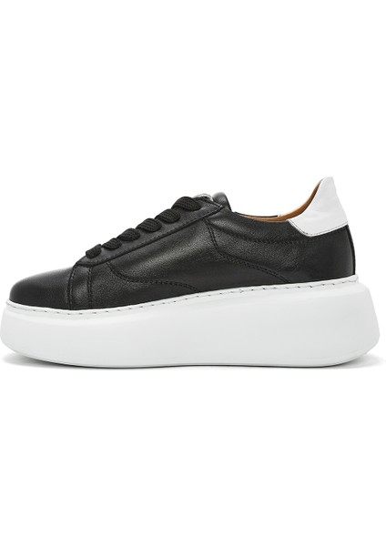 Kadın Siyah Fermuarlı Bağcıklı Kalın Tabanlı Deri Sneaker 25SFD511118