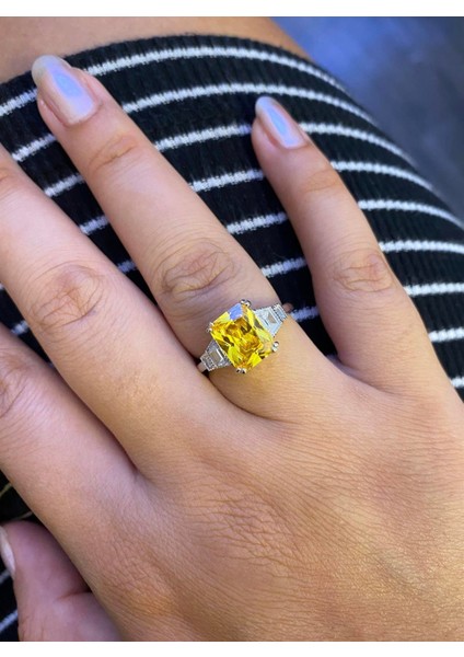 Kadın Sarı Renk Taş Detay Gümüş Yüzük modelleri
