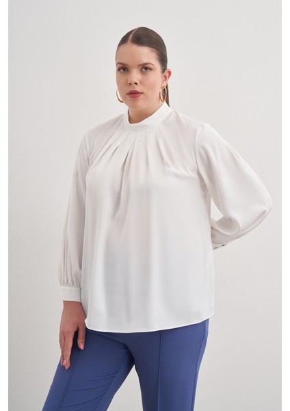 Pili Detaylı Dik Yakalı Bluz