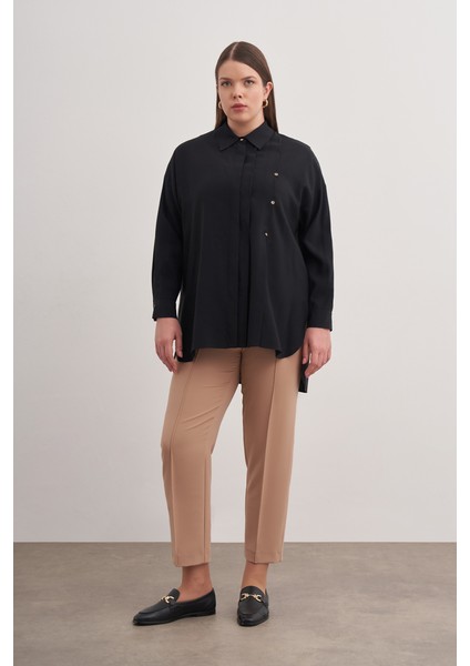 Pileli Metal Logolu Bluz