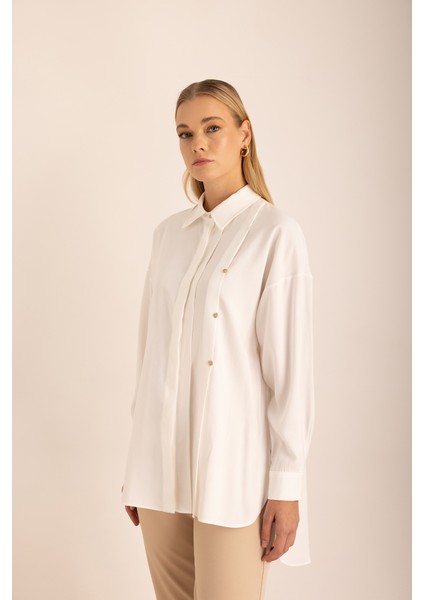 Pileli Metal Logolu Bluz