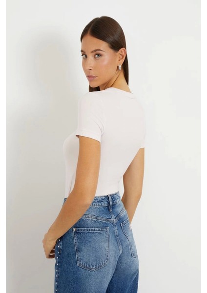 Kadın Beyaz Logolu T-Shirt modelleri
