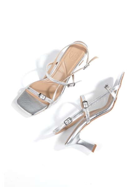 Minifilar Gümüş Lame Sandalet Kısa Topuklu Ince Bantlı Ayakkabı fiyatları