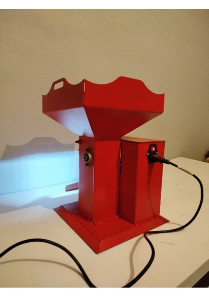 Ceviz, Fındık ve Badem Kırma Makinesi