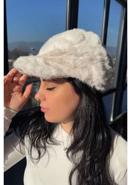 Beyaz Renk Peluş Kasket Şapka