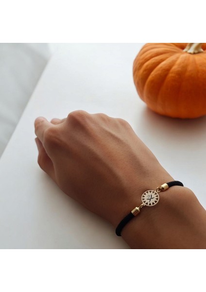 14 Ayar Altın Plakalı Güneş Desenli Zülfikar Sembollü Bileklik, Siyah Örgü Det Ayıyla Gençlere ve Ergenlere Tarihi ve Anlamlı Bir Hediye! fiyatları