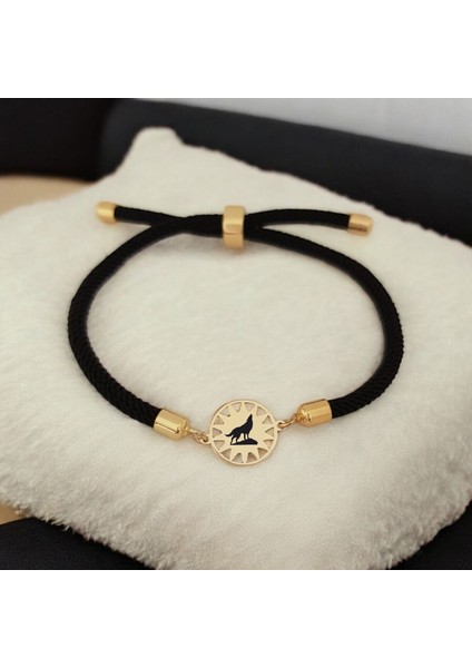 Altın Plakalı 14 Ayar Güneş Desenli Bozkurt Sembollü Bileklik, Siyah Örgü Det Ayıyla Gençlere ve Ergenlere Güçlü ve Özgün Bir Hediye!