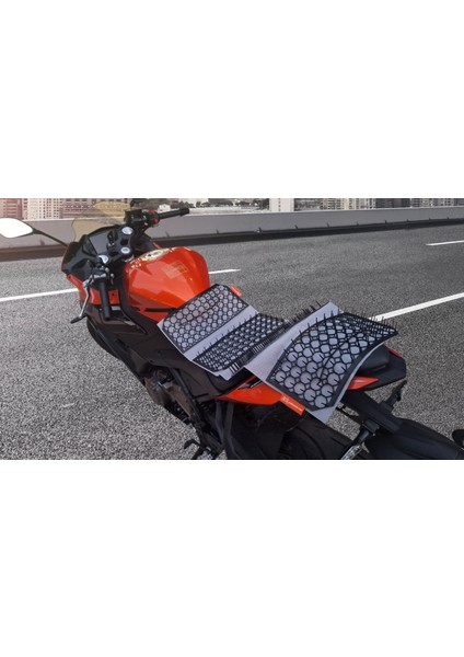 Gri Vitesli Motorsiklet Için Dikenli Sele Kılıfı Kedi ve Çocuk Önleyici Kılıf - Kediyatmaz modelleri