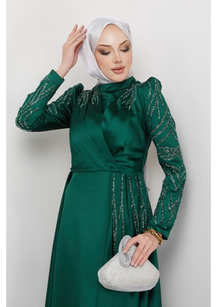 Önü ve Kolları Pul ve Taş Detaylı Saten Abiye Elbise Yeşil 1660 modelleri