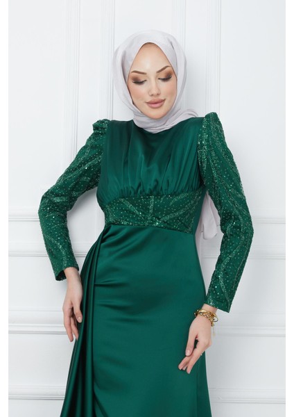 Kolları ve Önü Pullu Şifon Detaylı Eteği Pelerinli Saten Abiye Elbise Yeşil 1210 indirimleri