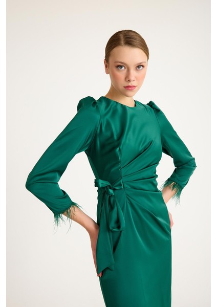 Kolu Tüylü Beli Pile Detaylı Ipek Saten Abiye Elbise Yeşil 4897-E indirimleri