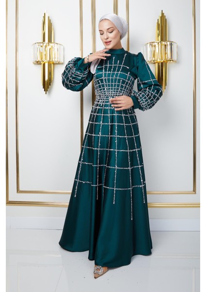 Önü ve Kolları Taş ve Pul Bezeli Kloş Saten Tesettür Abiye Elbise Yeşil 1675