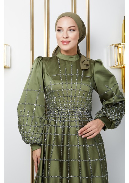 Önü ve Kolları Taş ve Pul Bezeli Kloş Saten Tesettür Abiye Elbise Açık Yeşil 1675 modelleri