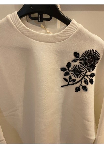 Boncuk Nakış Detaylı Bayan Sweatshirt