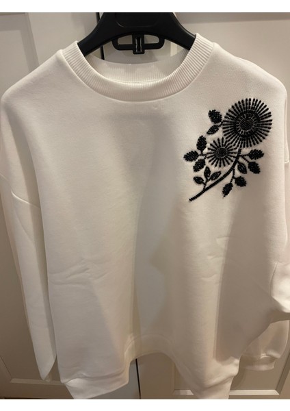 Boncuk Nakış Detaylı Bayan Sweatshirt