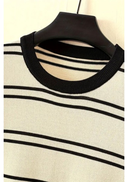 Erkek Çizgi Detaylı Slim Fit Bisiklet Yaka Triko T-Shirt fırsatları