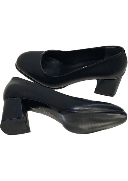 Kalın Topuklu Yumuşak Küt Burunlu Bayan Klasik Ayakkabı
