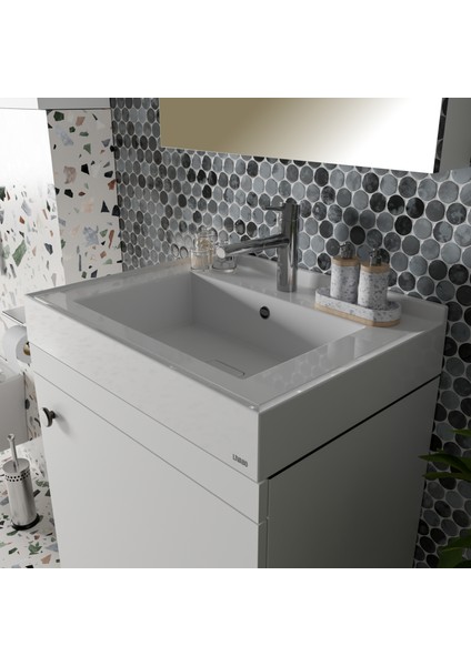 Lyra, 500X700 mm Etajer ve Tezgah Üstü Uyumlu Akrilik Banyo Lavabosu