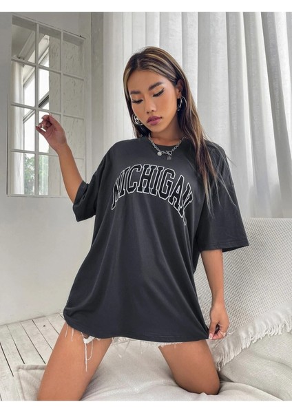Kadın / Kız Baskılı Füme Oversize T-Shirt Salaş Boyfirend modelleri