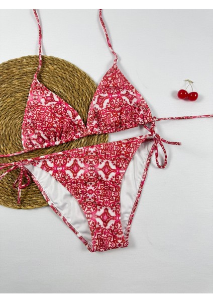 Kırmızı Desenli Üçgen Ipli Kadın Bikini Takımı