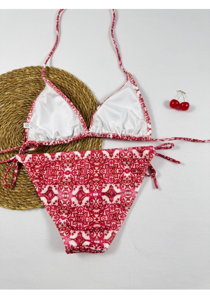 Kırmızı Desenli Üçgen Ipli Kadın Bikini Takımı modelleri