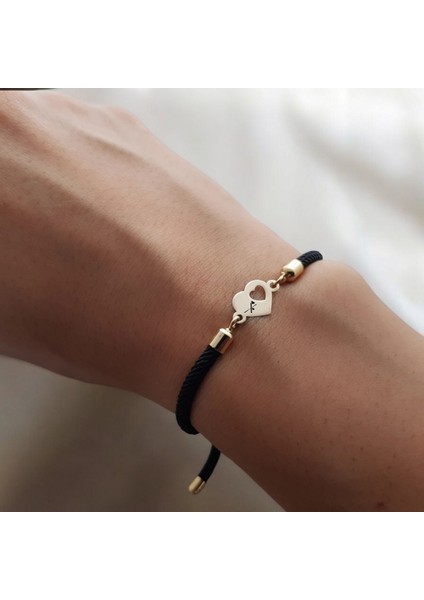 14 Ayar Altın Plakalı Özel Kalp Desenli Harfli Bileklik, Siyah Örgü Det Ayıyla Gençlere ve Ergenlere Şık Bir Hediye! fiyatları