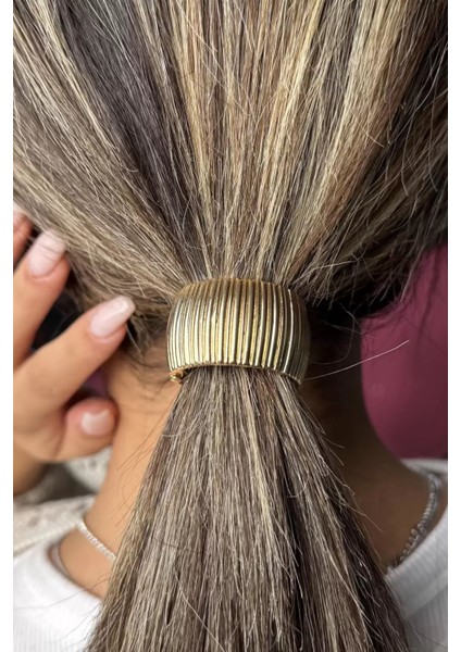 Altın Renk Metal Detaylı Lastik Toka