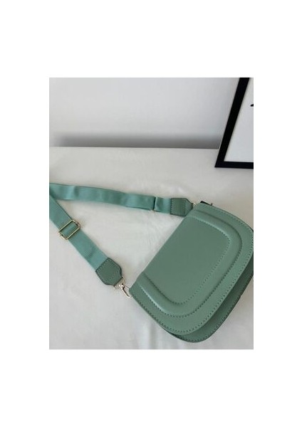 Kadın Kanvas Kapaklı Askılı Omuz Çantası fırsatları