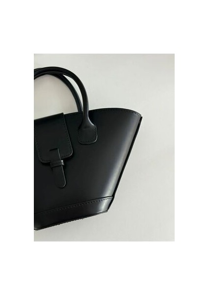 Asimetrik Kesim Kadın Omuz ve Kol Çantası fiyatları