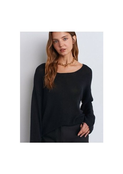 10706 Oval Yaka Yumuşak Dokulu Triko Kazak-Siyah indirimleri