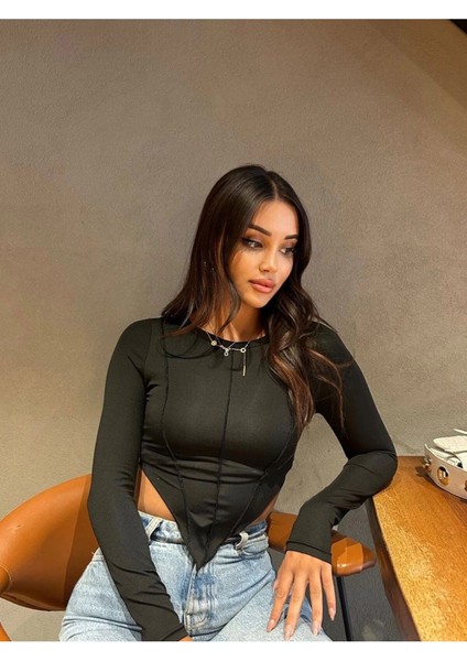 Dikiş Detaylı Asimetrik Crop Top Mevsimlik Kumaş