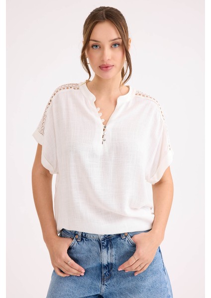 Omuz Kısmı Güpürlü Viskon Keten Bluz