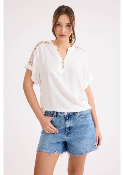 Omuz Kısmı Güpürlü Viskon Keten Bluz fırsatları