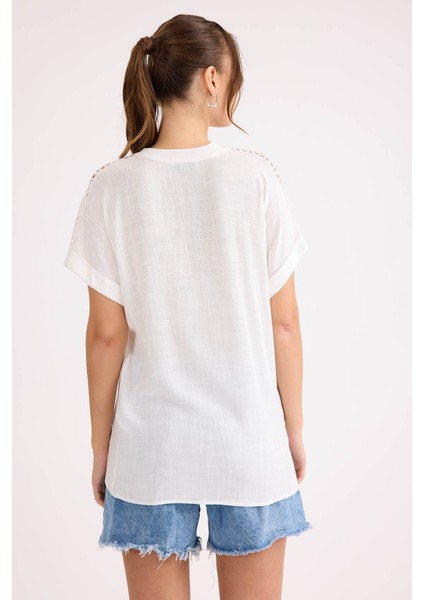 Omuz Kısmı Güpürlü Viskon Keten Bluz indirimleri