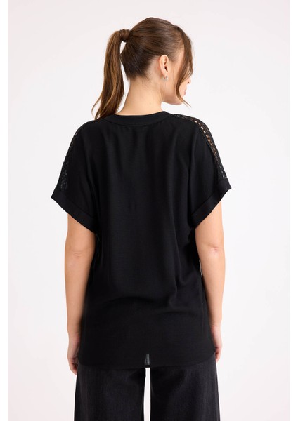 Omuz Kısmı Güpürlü Viskon Keten Bluz indirimleri