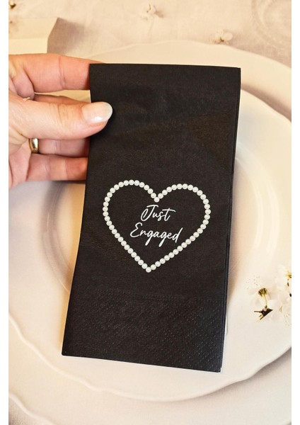 İncili Just Engaged Yazılı Siyah Nişan Peçetesi 12'li Paket fiyatları