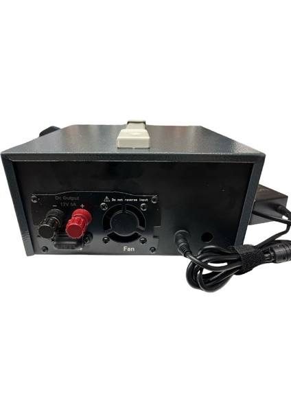 Taşınabilir Güç Kaynağı Çoklayıcı 300W Ev Karavan ve Doğa Için Ideal SCSKAMP300