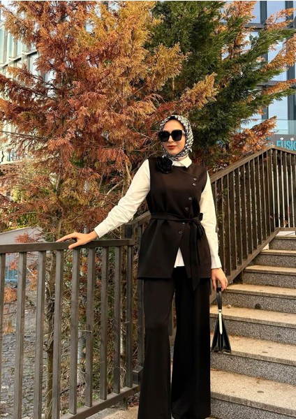 Çiçek Broşlu Yelek Pantolon Takım