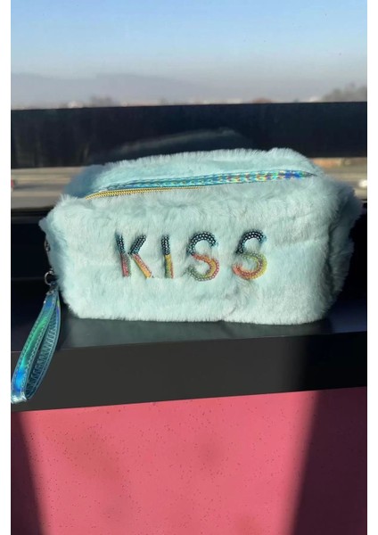 Mavi Renk Kiss Yazılı Peluş Makyaj Çantası modelleri
