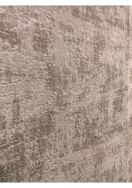 Dinarsu Kabartmalı Keçeli Jel Kaymaz Taban Yıkanabilir Yumuşak Halı Üst Kalite Düz Renk Krem Bej