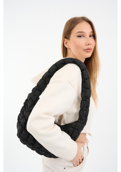 Cluody Bag Siyah Baget Kapitone / Quilted Bulut El Ve Omuz Çantası Boy:25 En: 35 Sap: 60 Cm
