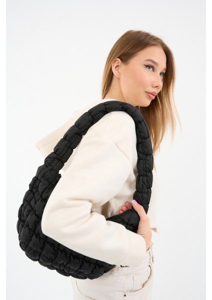 Cluody Bag Siyah Baget Kapitone / Quilted Bulut El Ve Omuz Çantası Boy:25 En: 35 Sap: 60 Cm